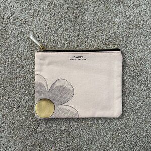 NEW marc jacobs daisy cosmetics bag 🌼